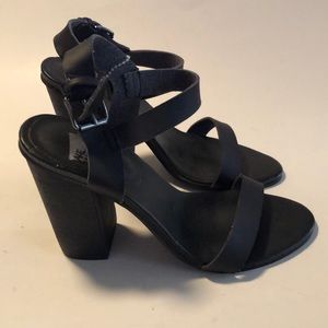 We who see black leather sandals with heel sz 7
